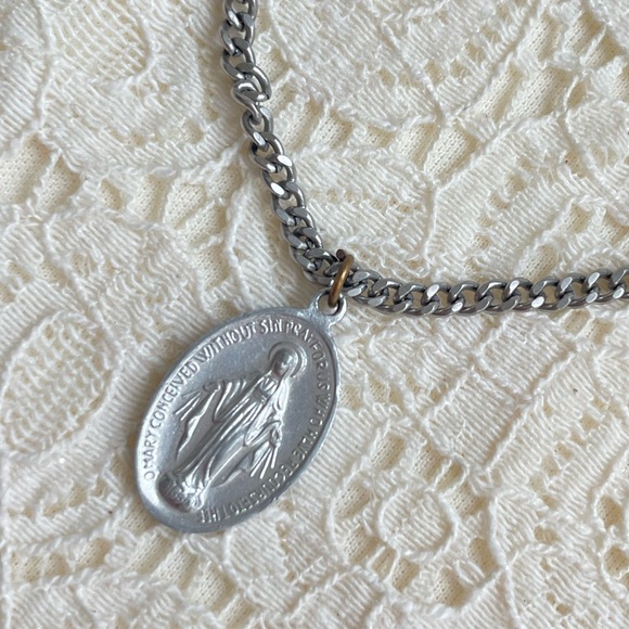 Vintage Sacred Medal Of Mary Pendant Silver Chain Religious Medallion From Italy - Picture 5 of 8